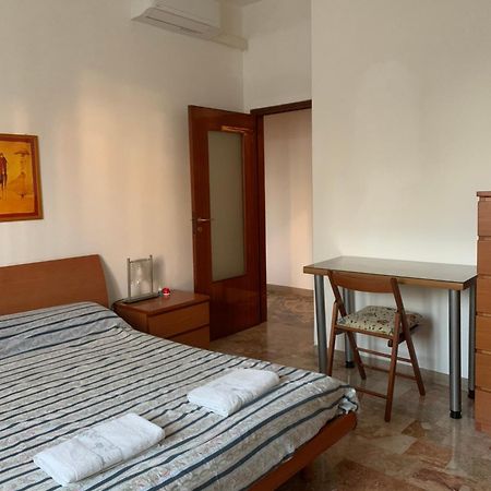 Comfortable Apartament 2 Bedroom Suitable 2-5 Pax Bologna Bagian luar foto