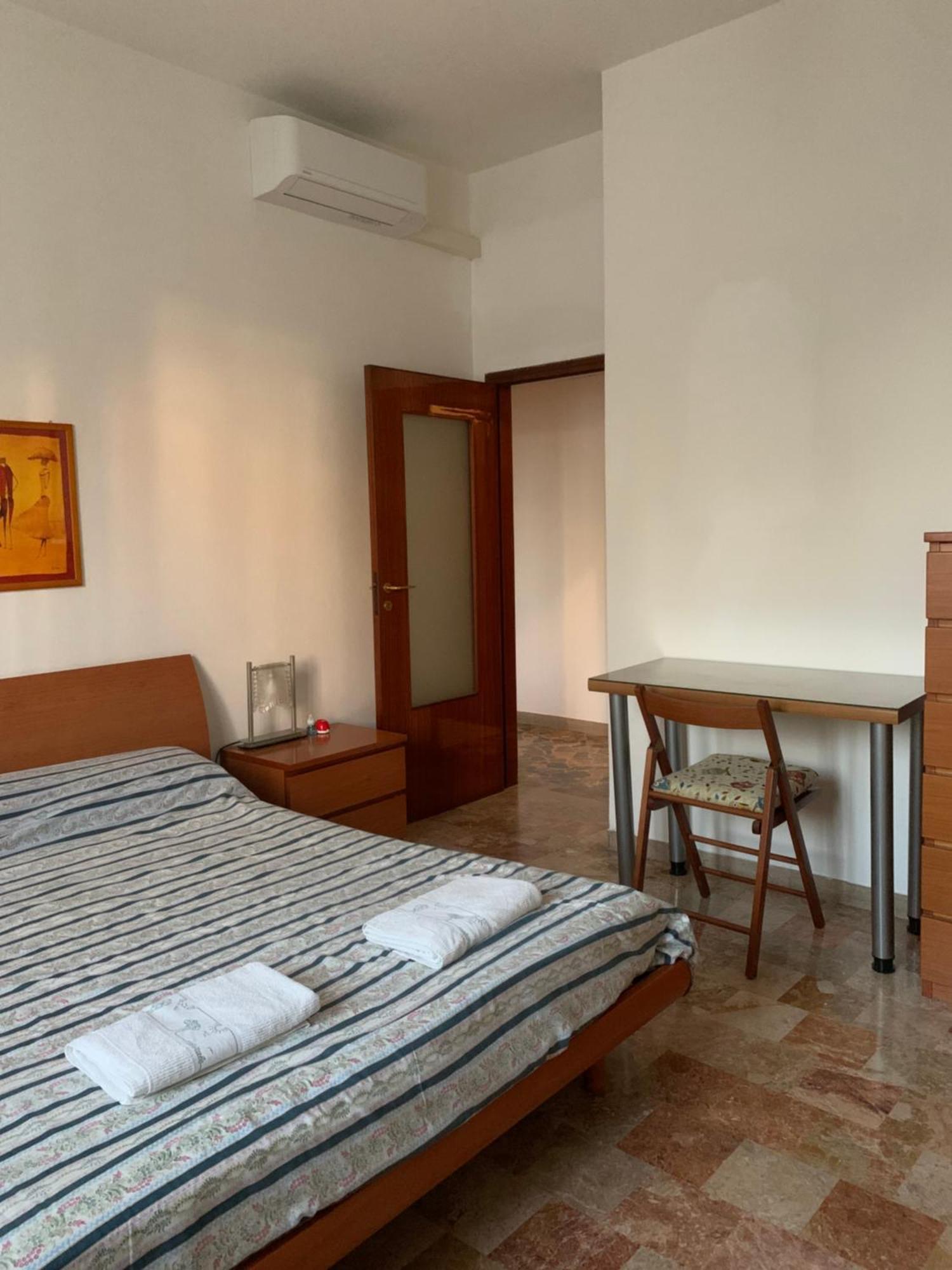 Comfortable Apartament 2 Bedroom Suitable 2-5 Pax Bologna Bagian luar foto